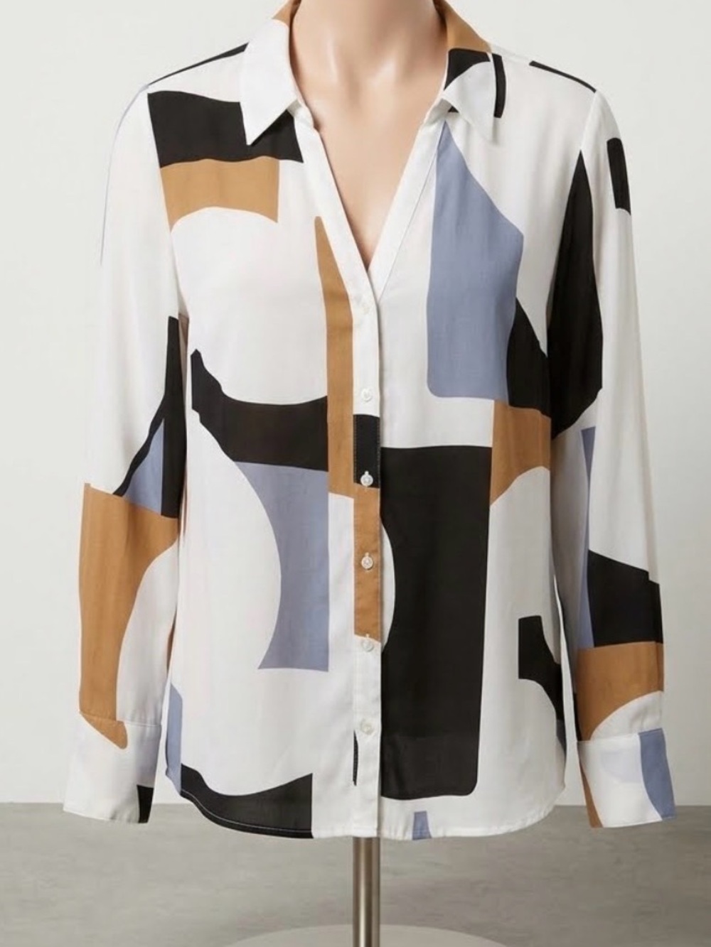 Worthington White Black Graphic Long Sleeve Button Down Shirt